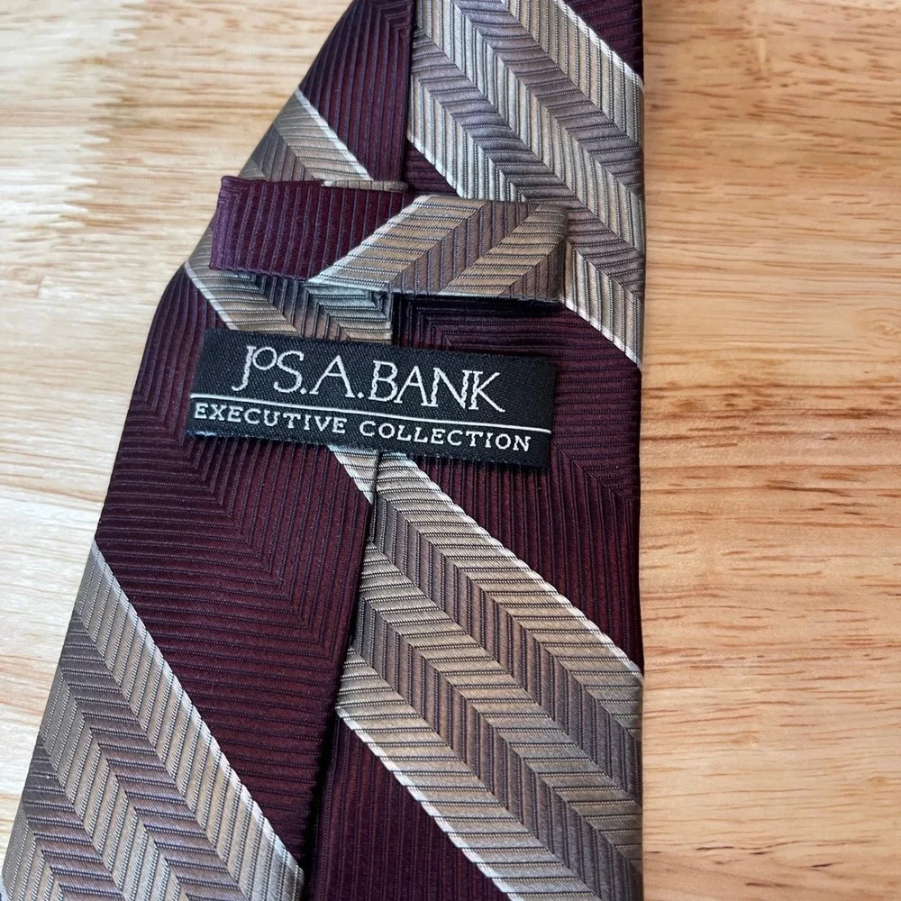 JOS A BANK EXECUTIVE COLLECTION Men's‎ Silk Burgundy Gold Stripe Neck Tie